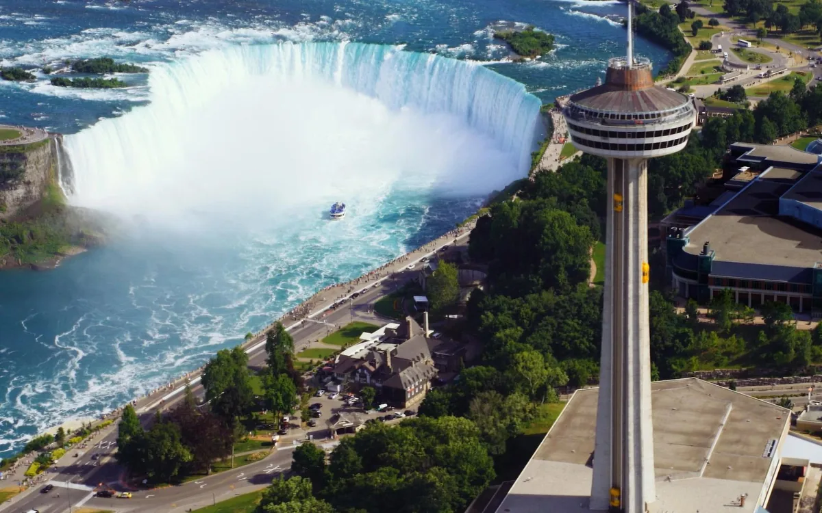 The falls seen from the walkway above the Niagara River gorge