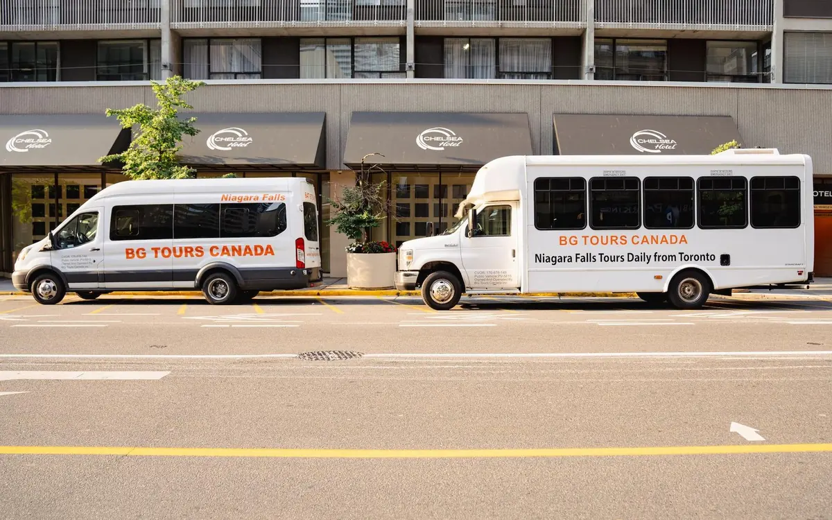 A small tour minibus at a viewpoint on the Niagara Parkway